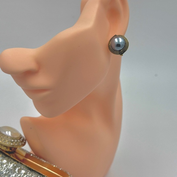 ⚜️ Elegant Silver Clip-on Earrings With Grey Pearl 💫 - Picture 3 of 7